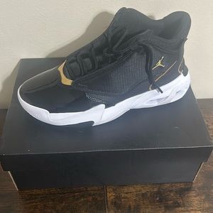 Jordan Max Aura 4 - Size 7 (GS)